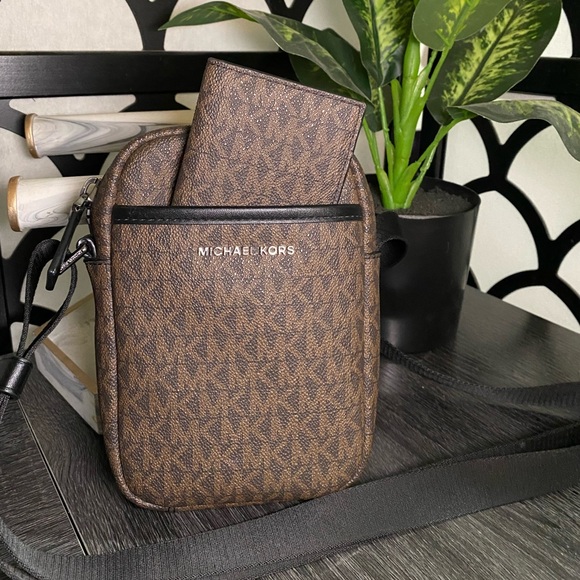 Michael Kors Crossbody Bag  With Card Wallet- Brown Monogram - Picture 2 of 4